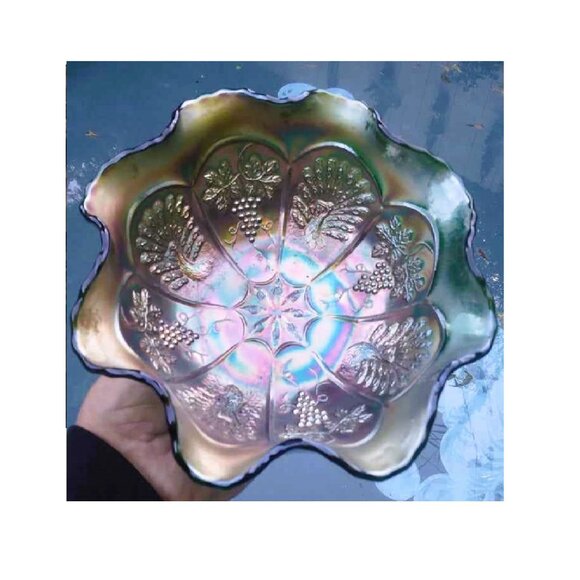 Stunning Fenton Iridescent Carnival Glass Peacock and Grapes 3-Footed Bowl - Picture 3 of 10